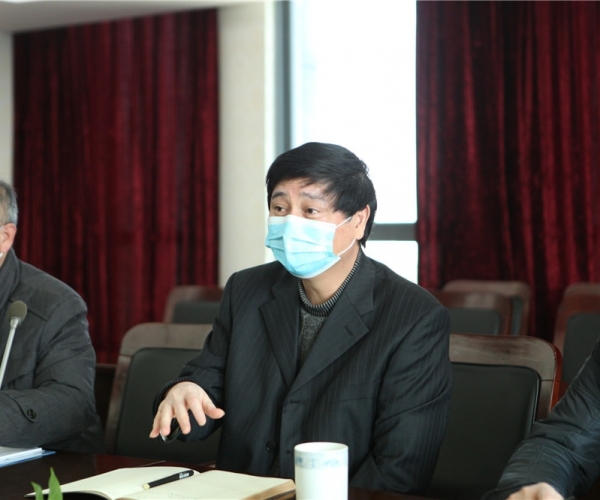 嘉兴市政协副主席马玉华来尊龙凯时人生就是搏丝绸集团调研工作
