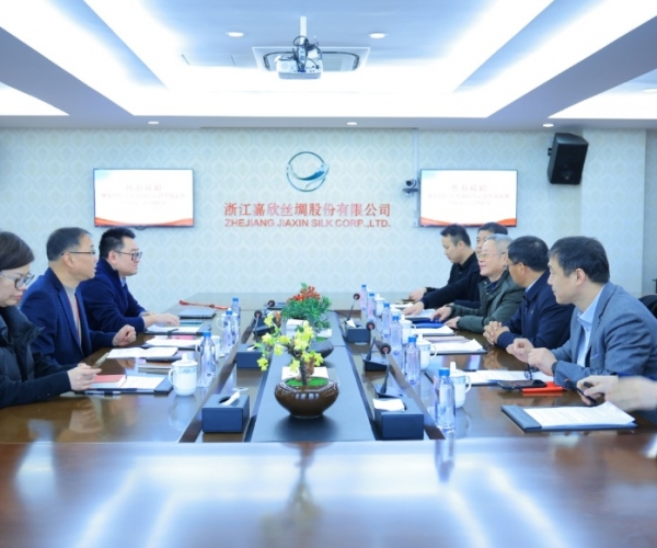 中国纺织品进出口商会曹甲昌会长一行来访调研 深入调研外贸走势，携手探寻前行新径