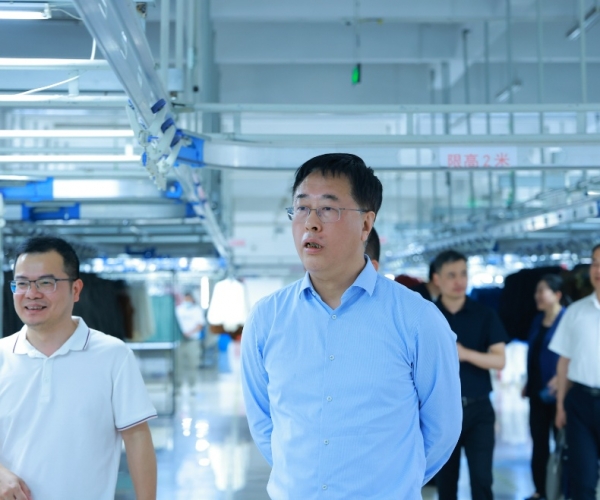 农行总行田继敏领导一行调研尊龙凯时人生就是搏丝绸 共探银企合作新机遇