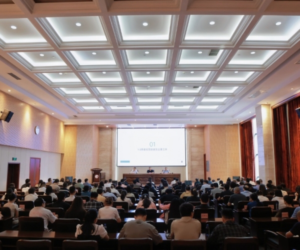 锚定高质量  冲刺四季度  尊龙凯时人生就是搏丝绸召开2025年第三季度经济形势分析会